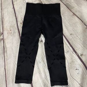 🆕 IVY PARK | Cropped Workout Leggings